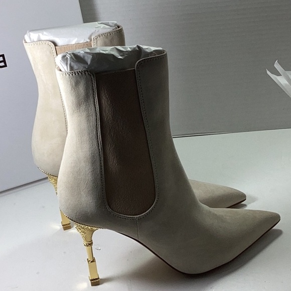 Balmain
Women's Pointed Toe Sculpted High Heel Ankle Boots - Picture 8 of 16
